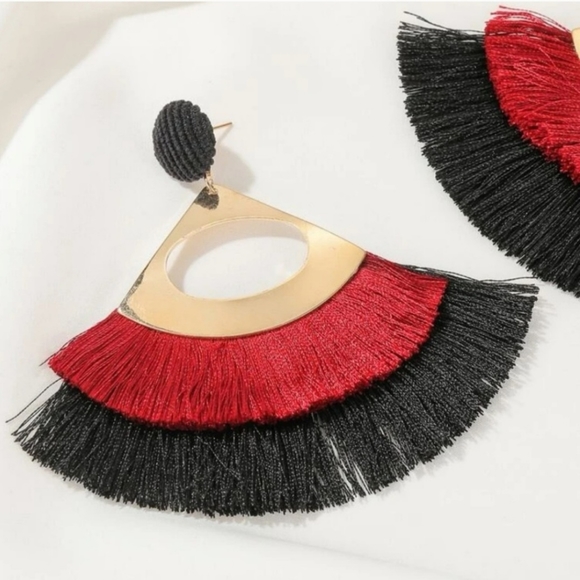 NEW Gold Fanned Tassel Earrings - Picture 2 of 4